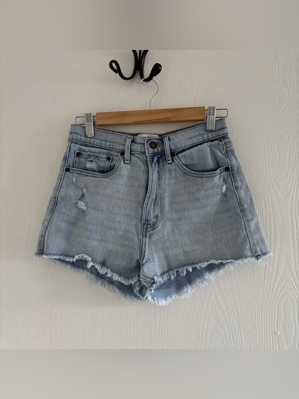 Abercrombie & Fitch High Rise Shorts Women’s Size 2 Distressed Denim 2” inseam